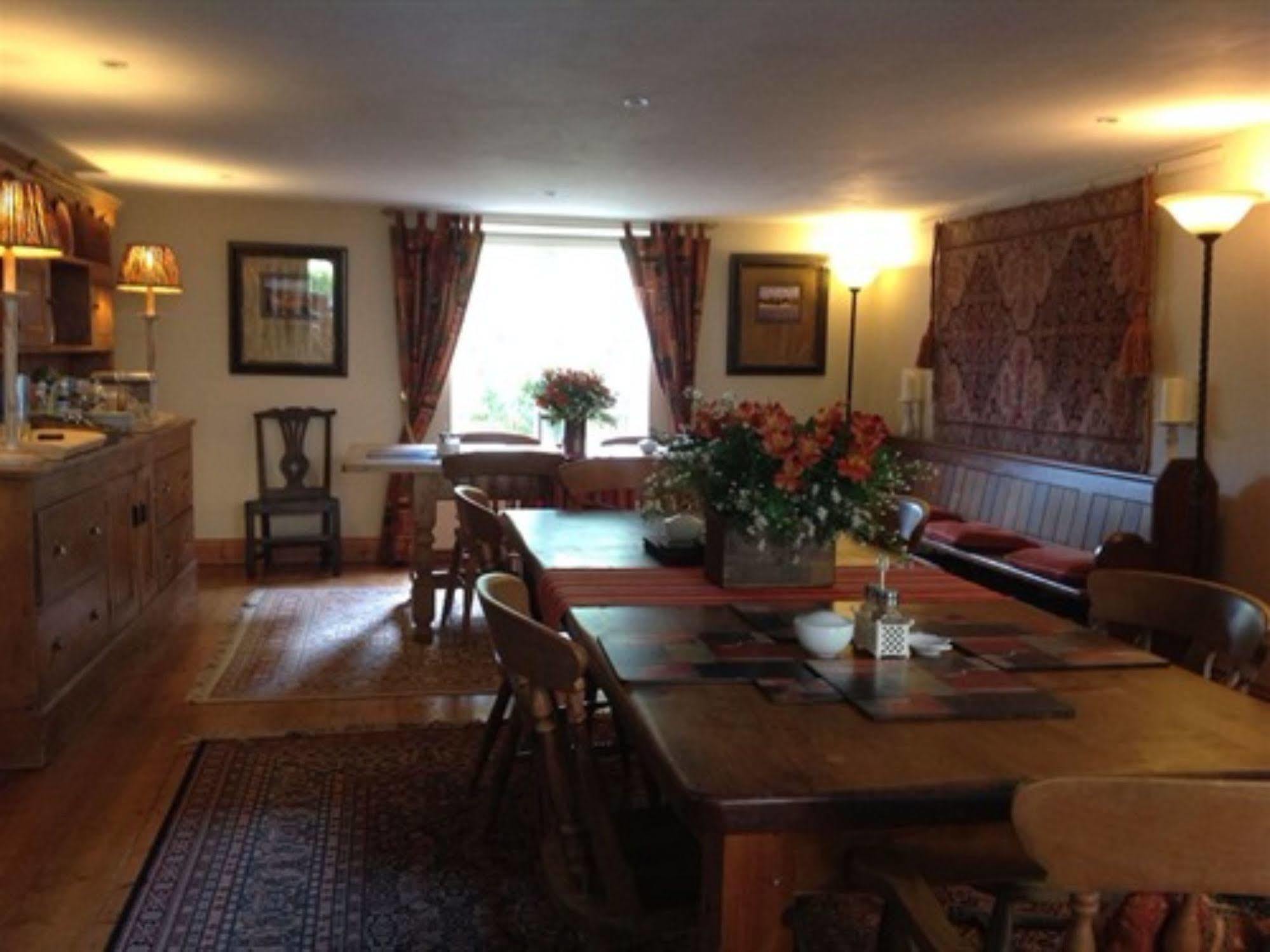 The Old Forge Bed & Breakfast East Kennett Exterior foto